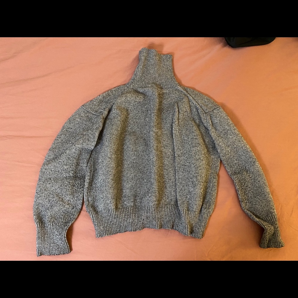Thick turtle neck sweatshirt